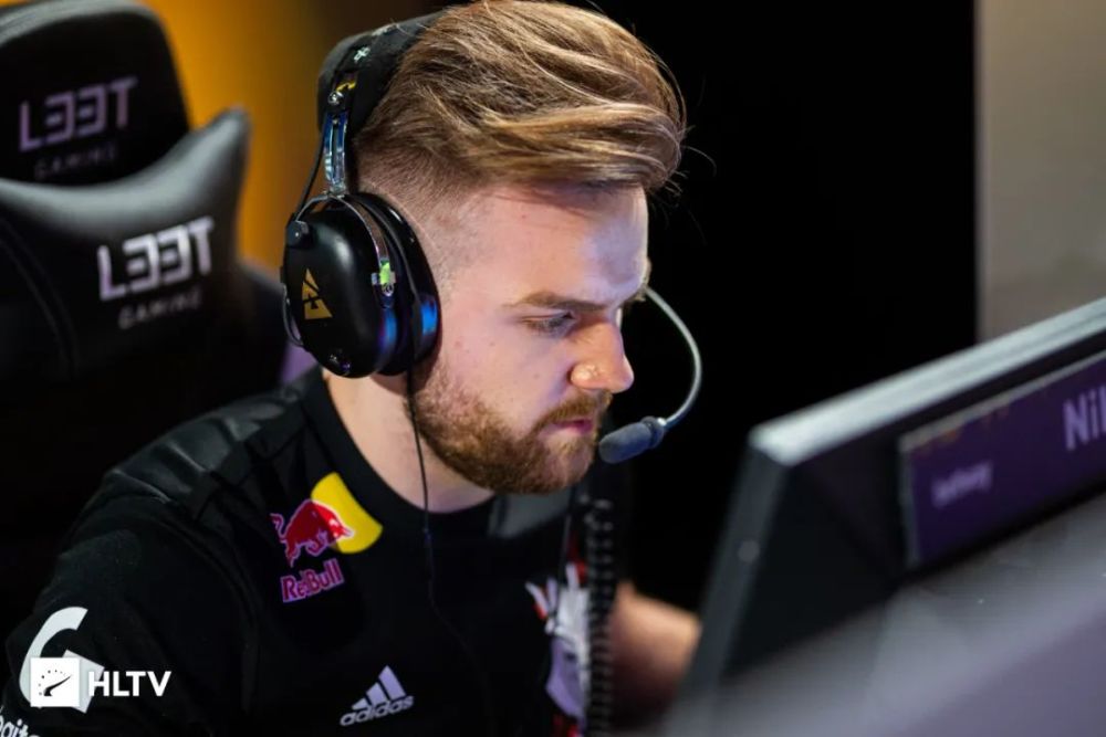 以自我为轴 以自我为轴