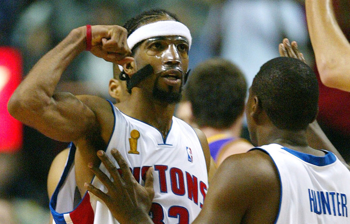 他通过持球 他通过持球